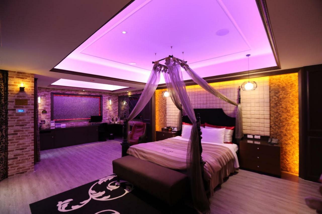 Yosemite Motel - Taiyuan Branch Taichung Bagian luar foto