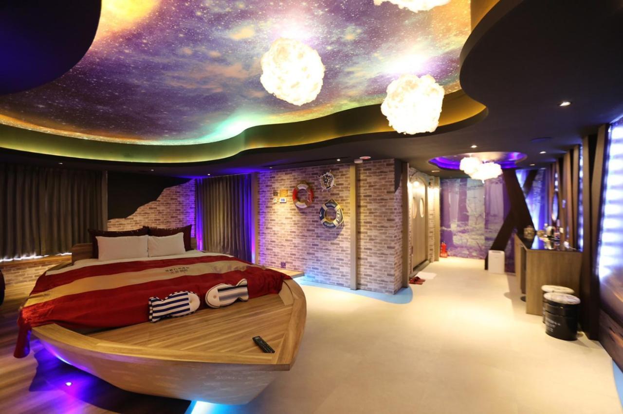 Yosemite Motel - Taiyuan Branch Taichung Bagian luar foto