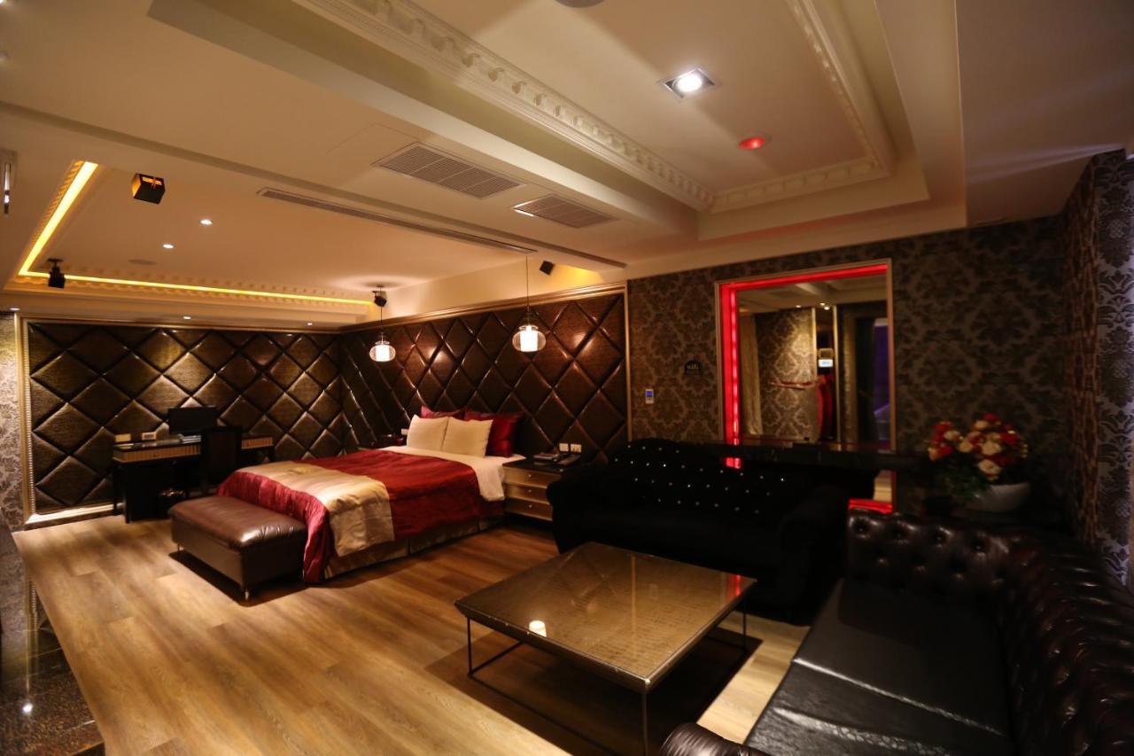 Yosemite Motel - Taiyuan Branch Taichung Bagian luar foto