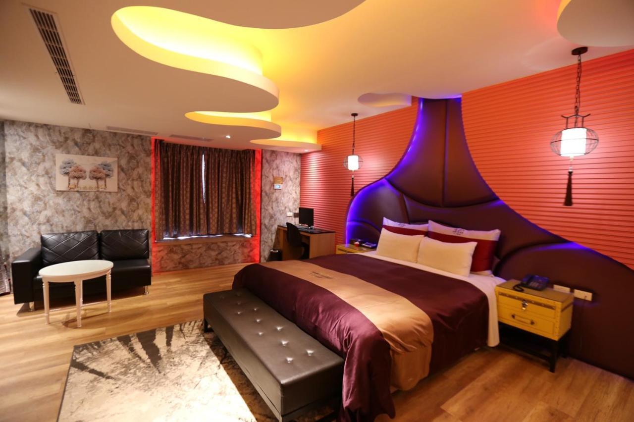 Yosemite Motel - Taiyuan Branch Taichung Bagian luar foto