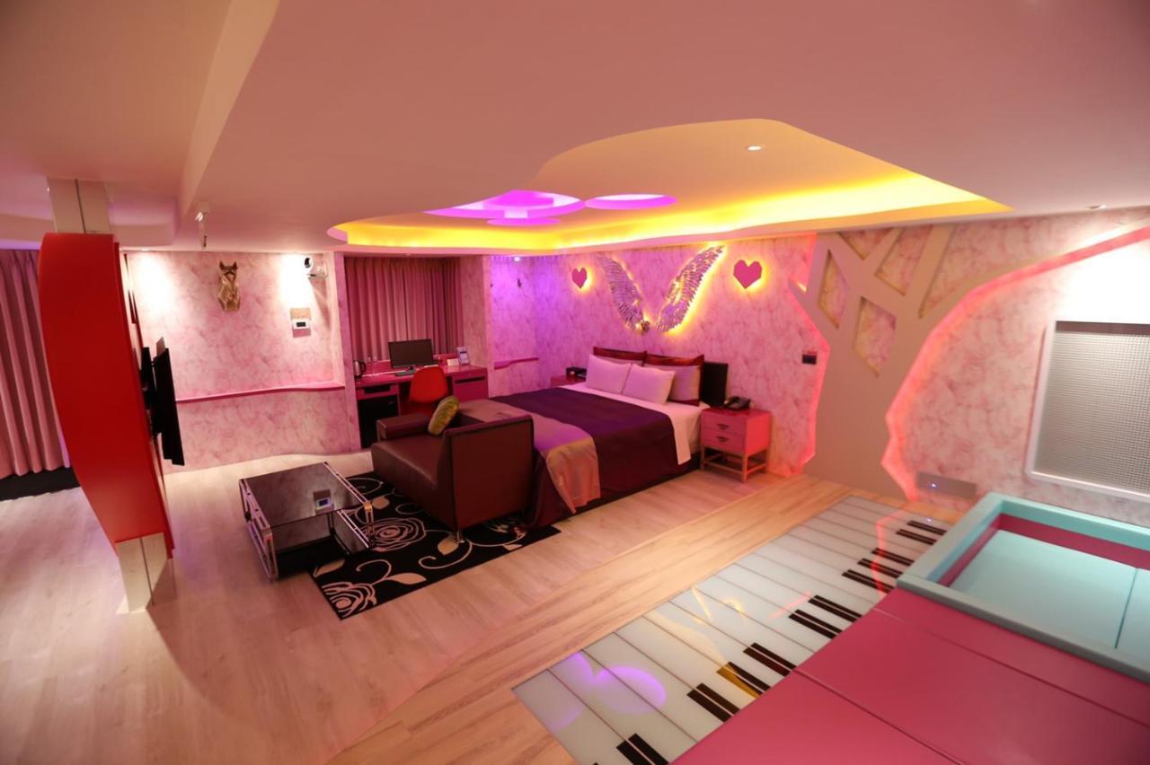 Yosemite Motel - Taiyuan Branch Taichung Bagian luar foto