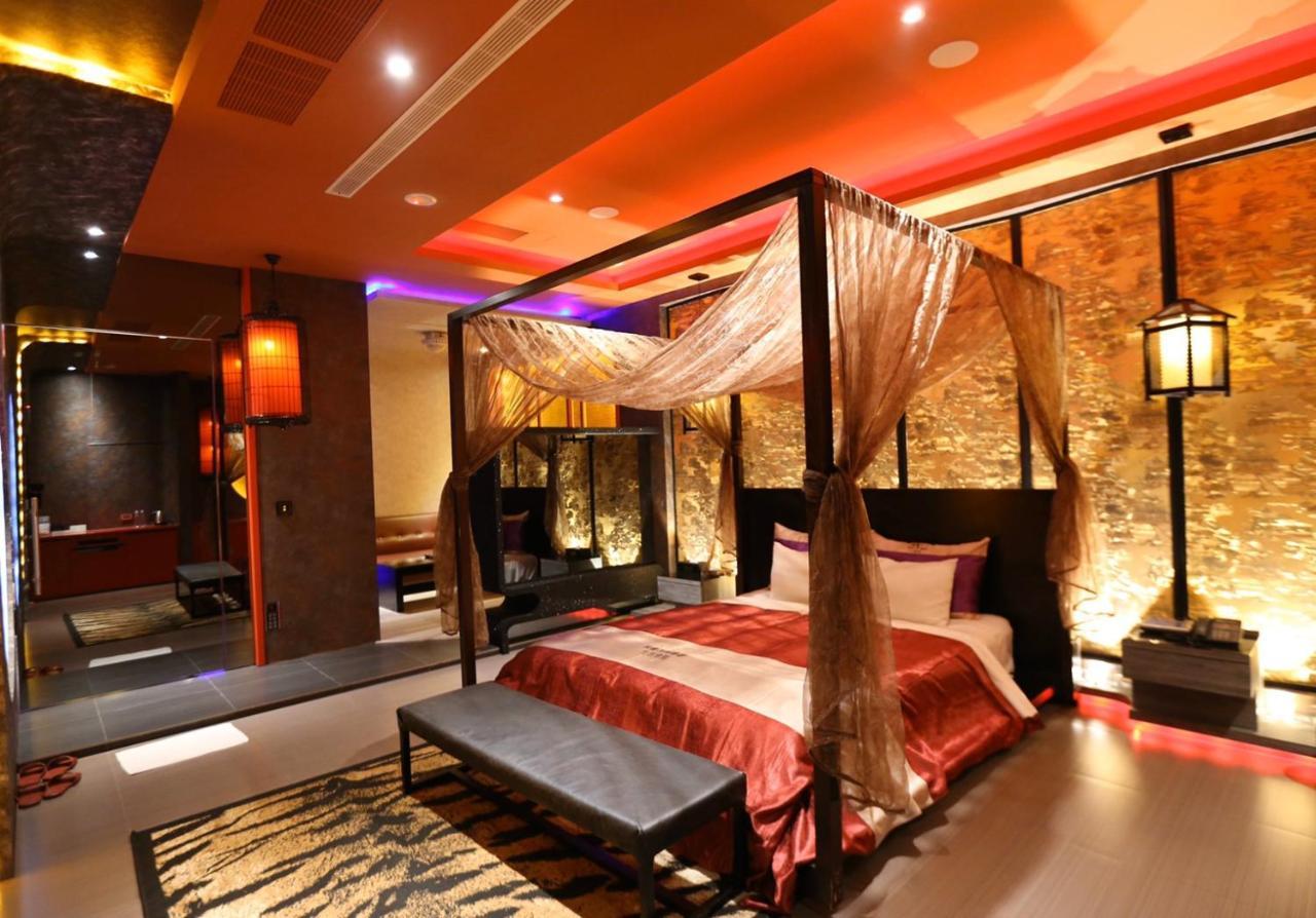 Yosemite Motel - Taiyuan Branch Taichung Bagian luar foto